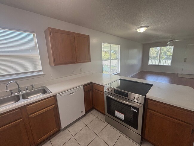 Building Photo - 565 Florosa Ct