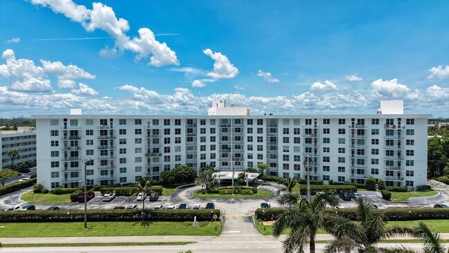 Building Photo - 2851 S Ocean Blvd