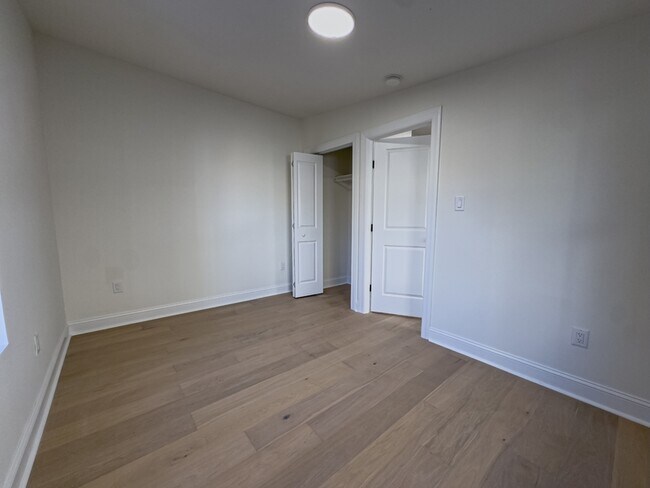 Building Photo - 2039 Green St