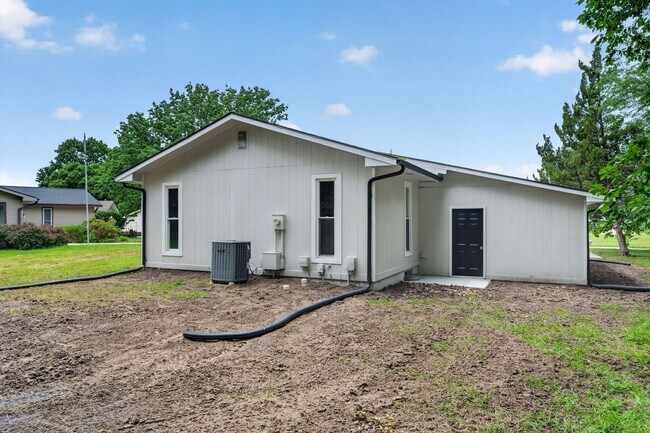 Building Photo - Italian Estates Property Management