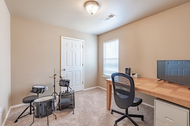 Building Photo - 3/2 in Tradewinds