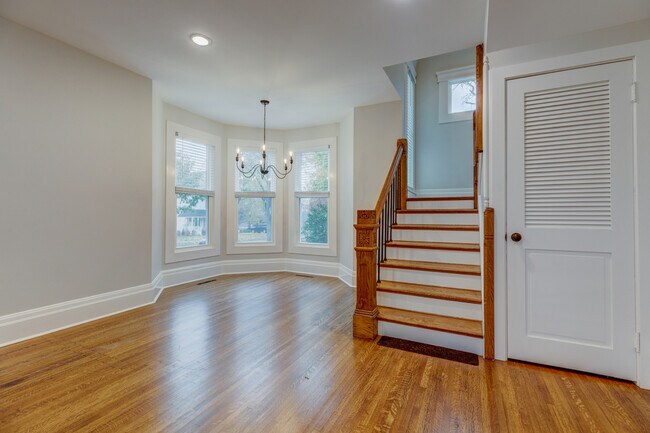 Building Photo - 5241 Lyman Ave