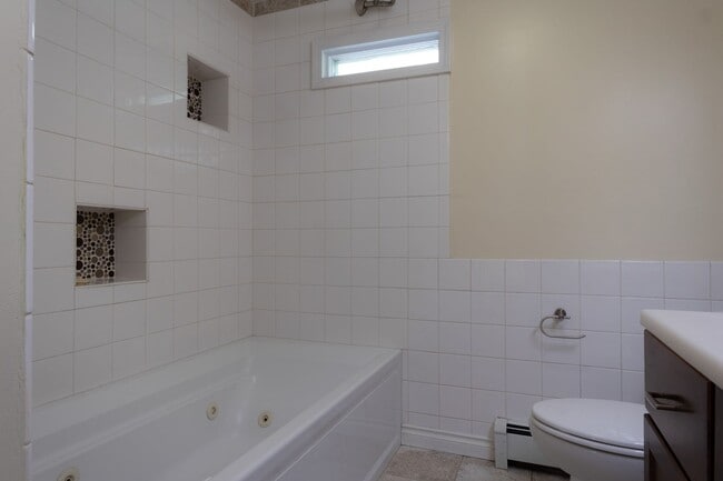 Building Photo - 2 Bedroom/ 1 Bath House