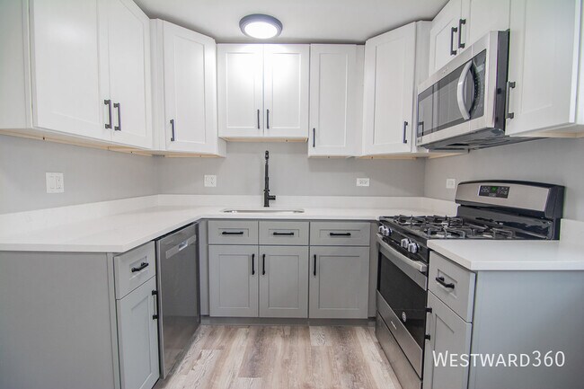 Primary Photo - 6141 N Hermitage Ave