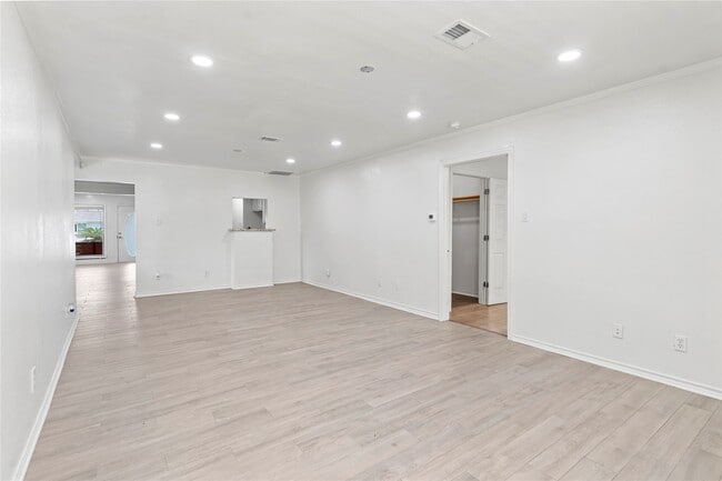 Building Photo - 10906 Keese Dr