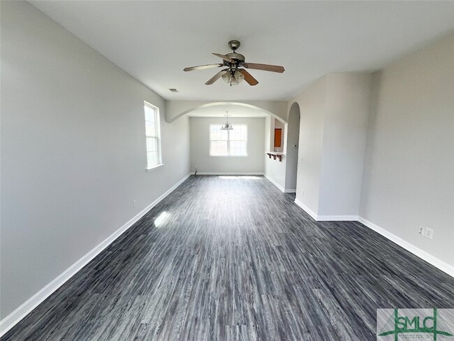 Building Photo - 221 Chapel Lake S