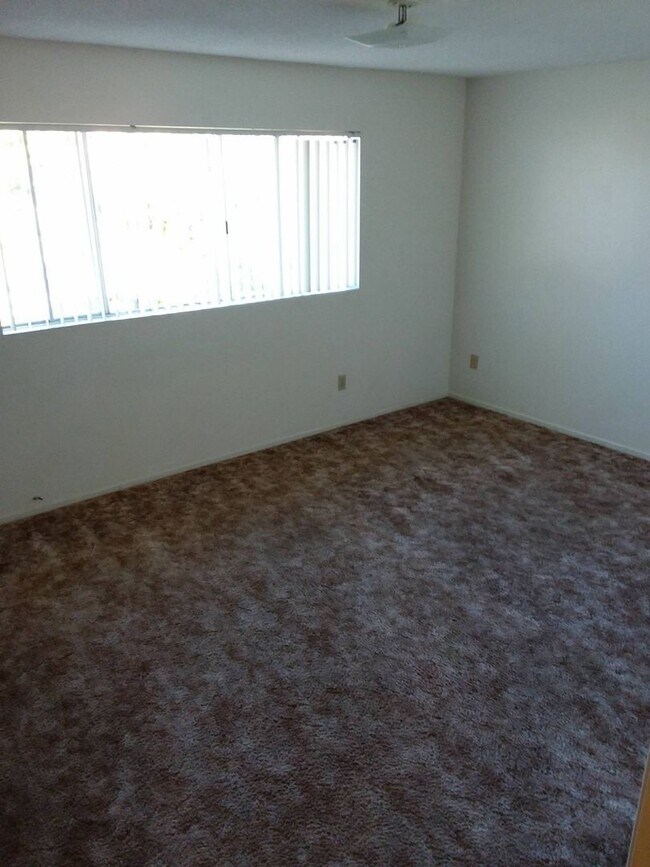 Building Photo - 3215 1175 Ramona, #A C