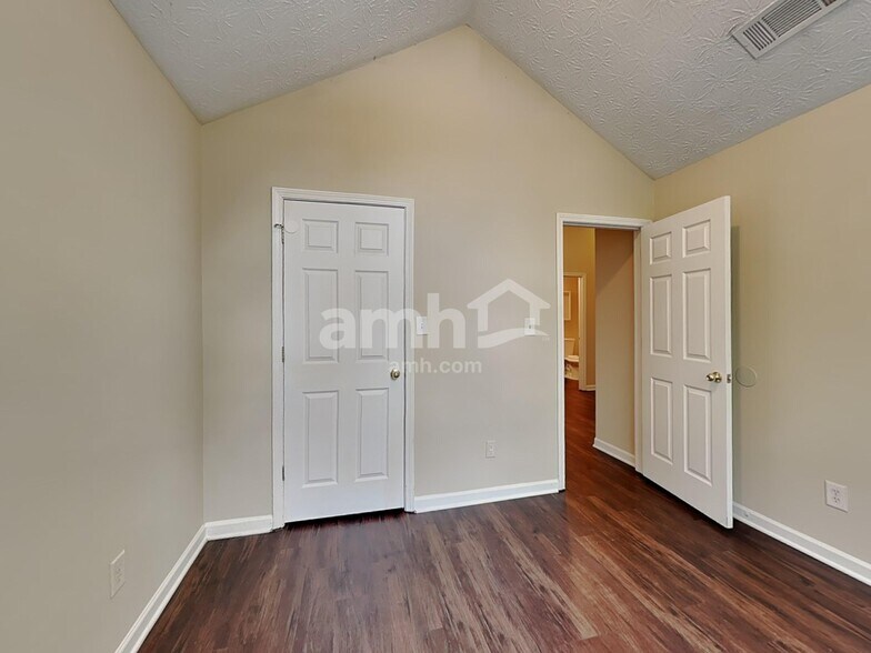 Building Photo - 1795 Charleston Oak Cir