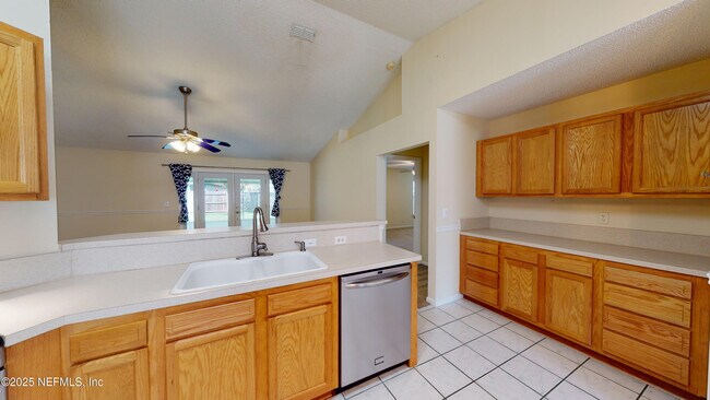 Building Photo - 1826 Blue Ridge Dr