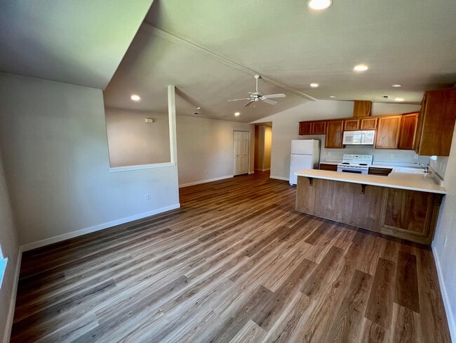 Building Photo - 2524 Parkwood Village Ln
