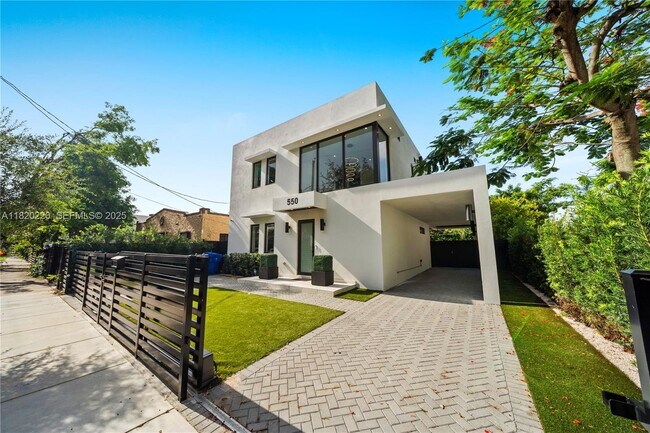 Building Photo - 550 NW 42nd St