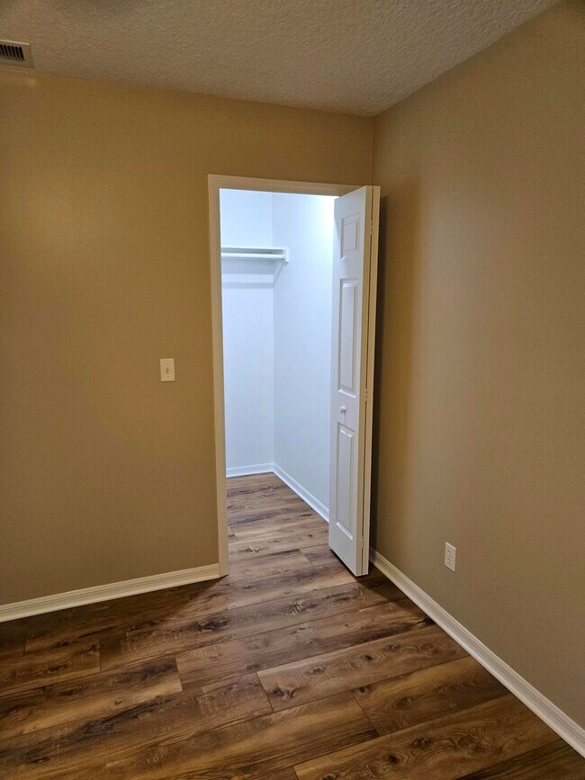 Building Photo - 5411 NW Arrowhead Terrace