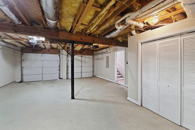 Building Photo - Spacious 4BR Home with Private In-Law Suite in Powder Springs