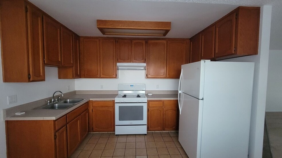 Building Photo - 425 Millar Ave