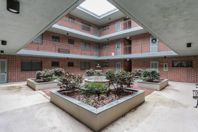 Building Photo - 91 Rumson Rd NE