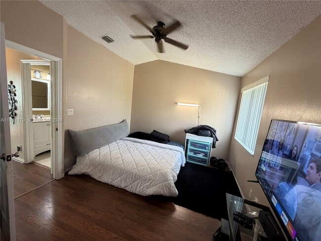 Building Photo - 810 NE 212th Terrace