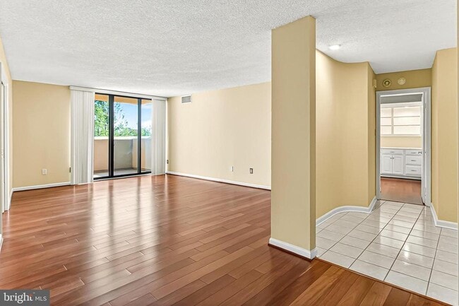 Building Photo - 1101 S Arlington Ridge Rd