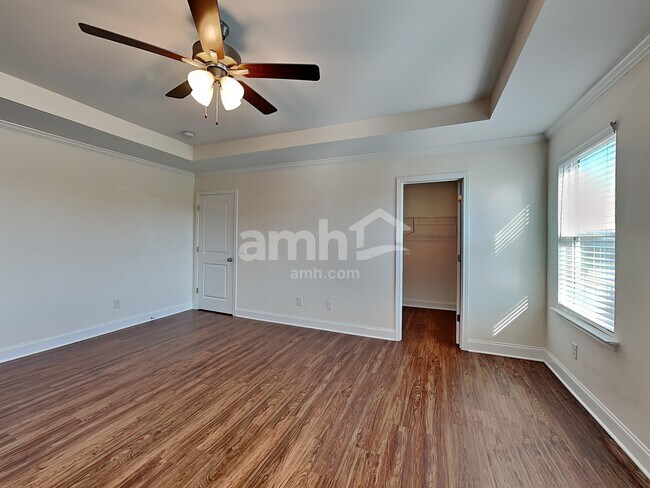 Building Photo - 2000 Bennett Dr