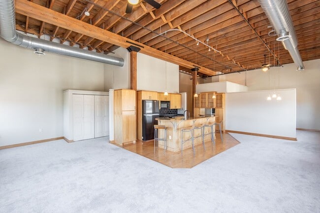 Building Photo - Modern Downtown Milwaukee Condo for Rent