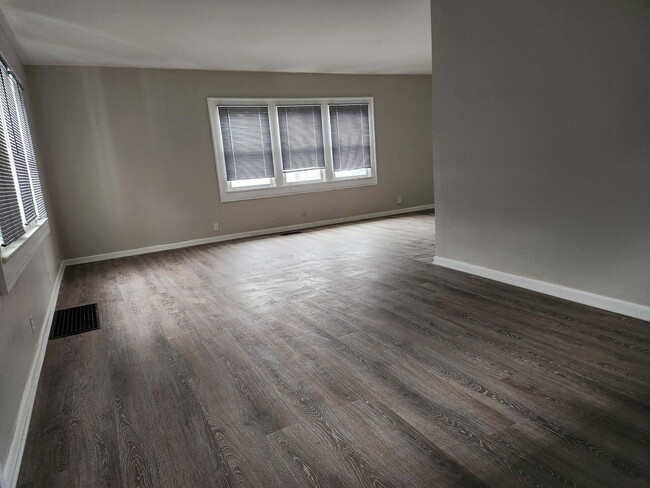 Building Photo - Welcome to this charming 2-bedroom, 1-bathroom single-family home located in the heart of Indiana...