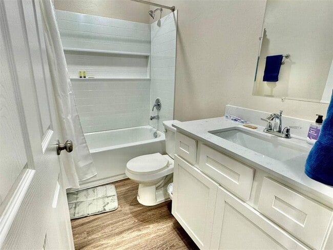 Building Photo - 203 Gray St