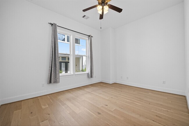 Building Photo - 2713 Kinsley Oaks Dr