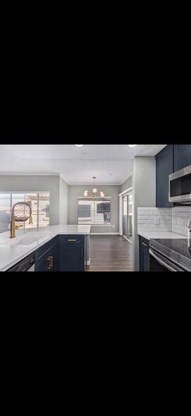 Building Photo - 3236 E Chandler Blvd