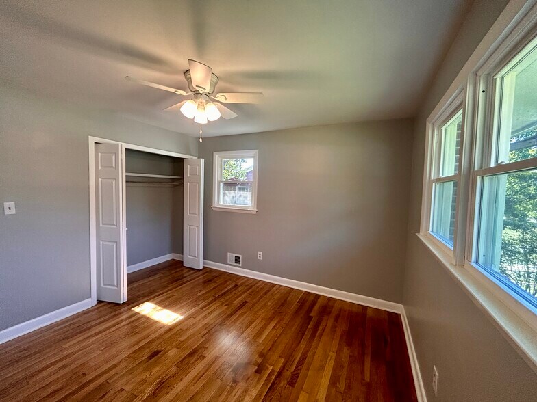 Building Photo - 553 Glenwood Dr