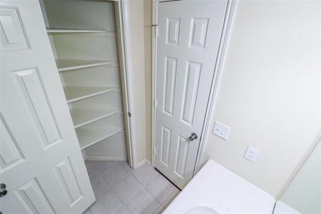 Building Photo - 18611 Woodbreeze Dr