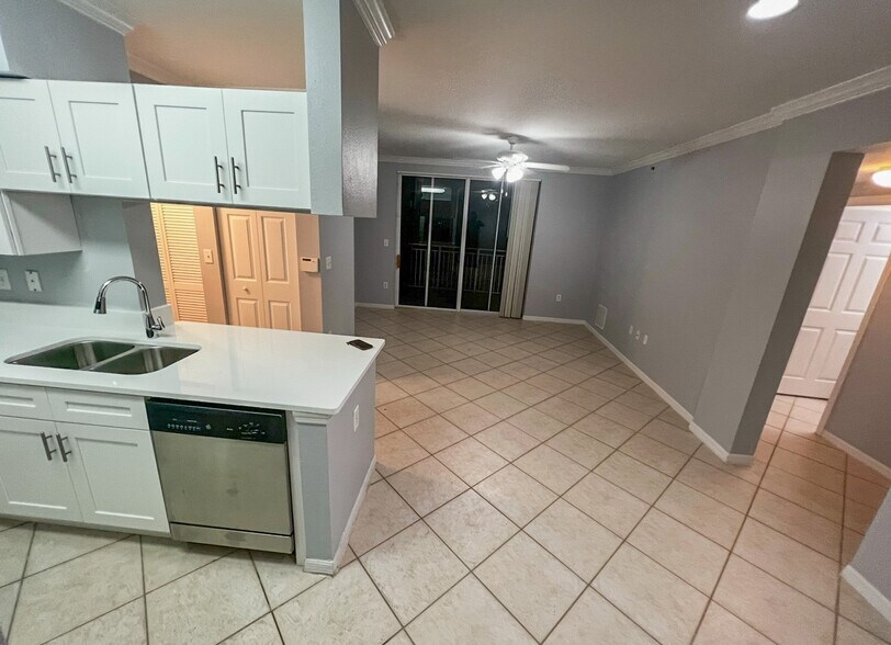 Building Photo - 6556 Emerald Dunes Dr