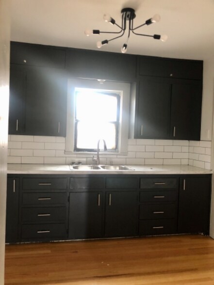 Building Photo - 2419 20th St