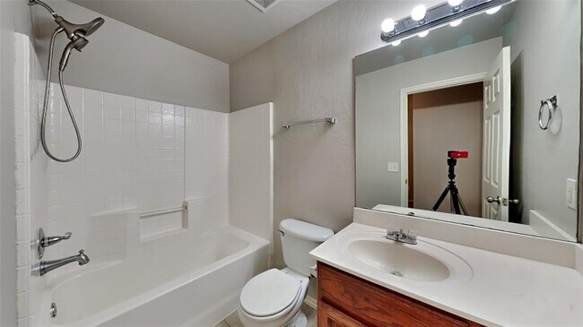 Building Photo - 1109 Westridge Dr