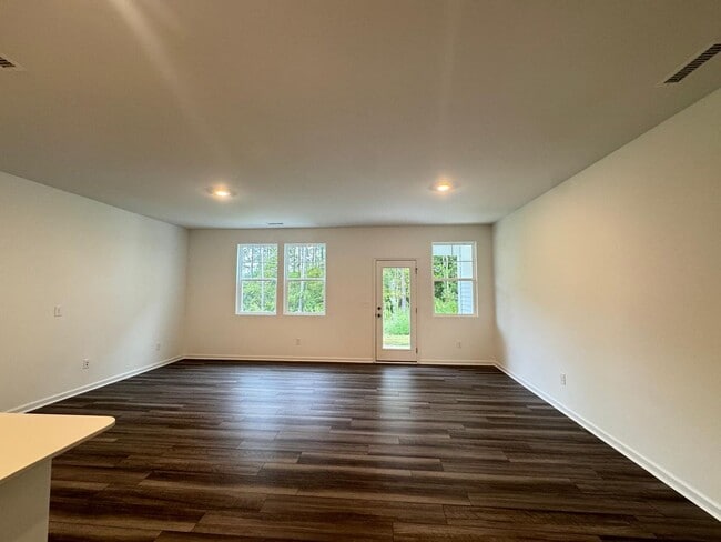 Building Photo - BRAND NEW GORGEOUS TOWNHOUSE in a very con...