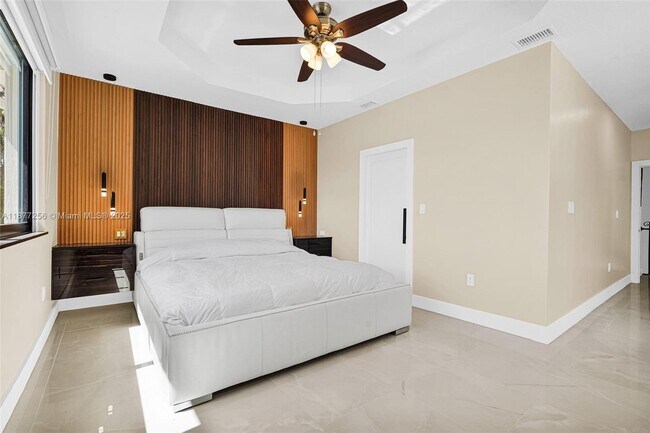 Building Photo - 5040 SW 159th Ave