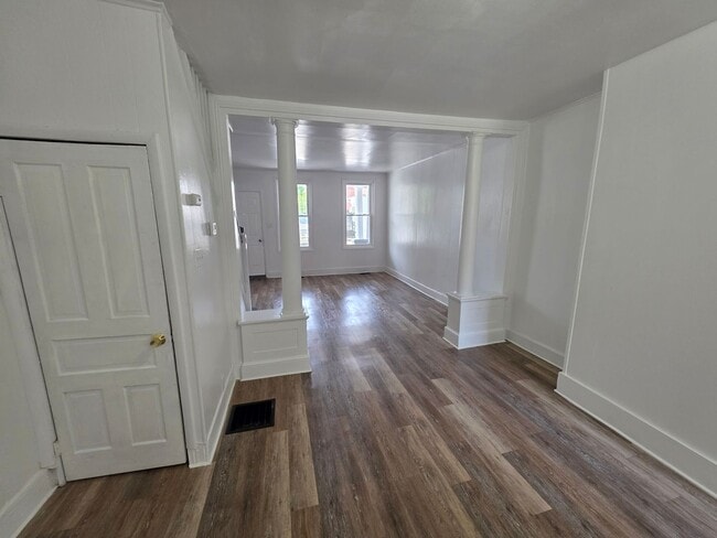 Building Photo - 1615 Lancaster Ave