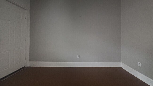 Building Photo - Germantown 2BR w/porch and yard