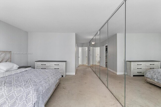 Building Photo - 10155 Collins Ave