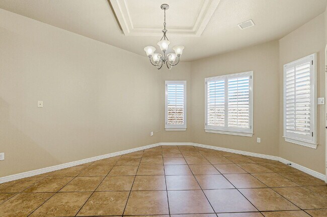 Building Photo - Corner 3 bedroom 3 bath home in Northwest El Paso