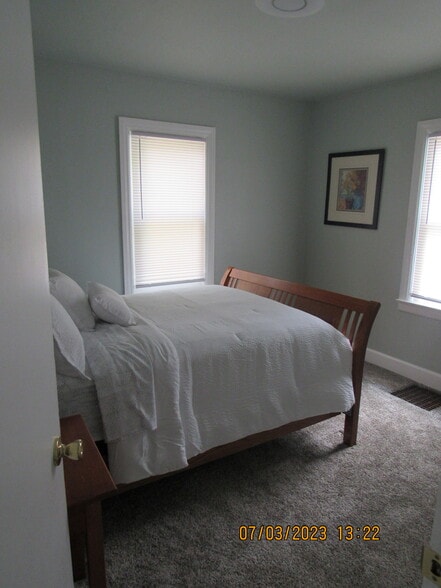 Building Photo - 3722 Oakland Dr