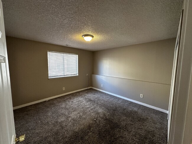 Building Photo - Available Immeditely!