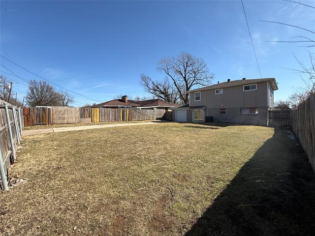 Building Photo - 3907 Emerald Dr