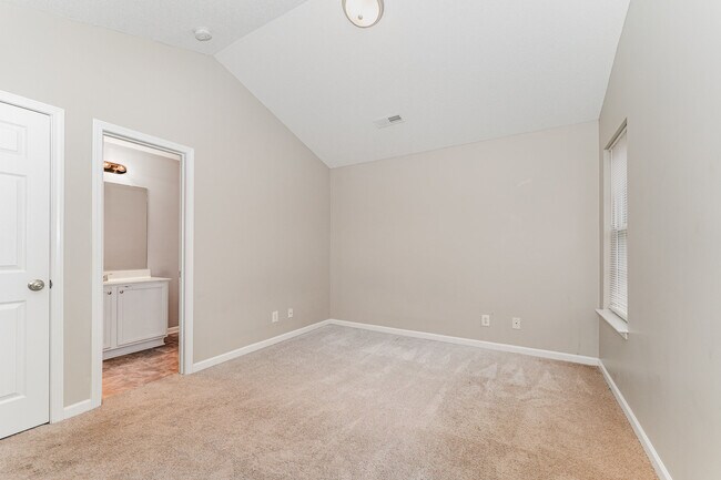 Building Photo - 302 Apple Ridge Rd