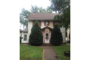 Building Photo - 1849 Saint Clair Ave