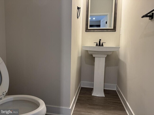 Building Photo - 10323 Quillback St