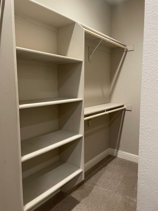 Building Photo - Holiday Move-In Special! $200 OFF 1st MONT...