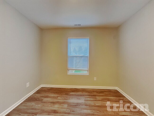 Building Photo - 304 Kendall Dr