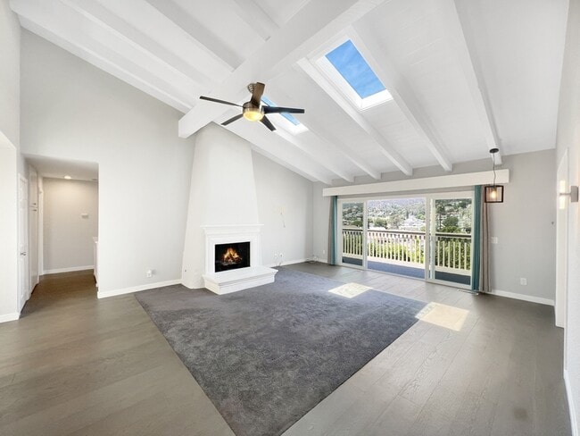 Building Photo - 1334 Miraflores Glen