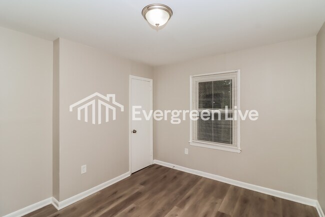 Building Photo - 1404 Hateras Ave