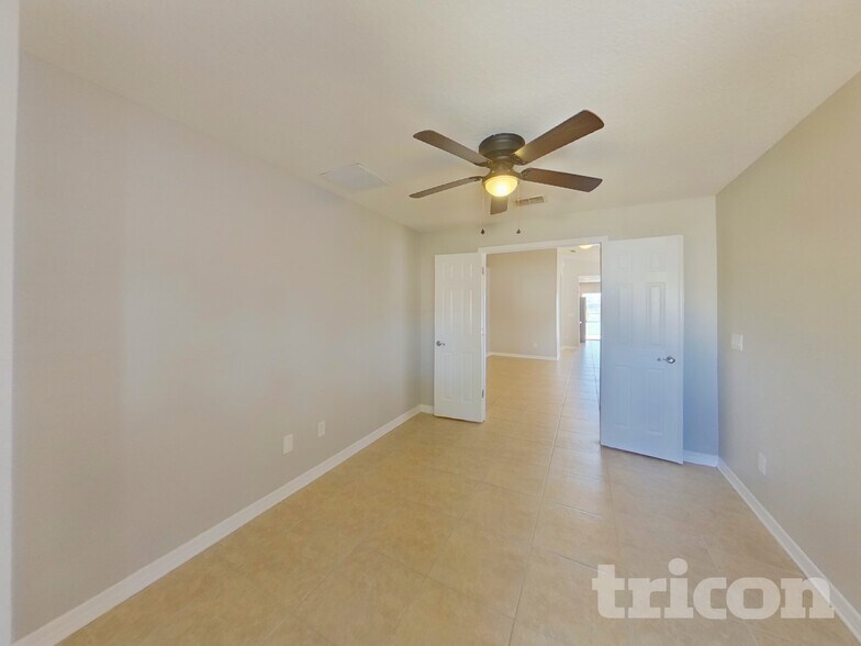 Building Photo - 10109 37th Ct E