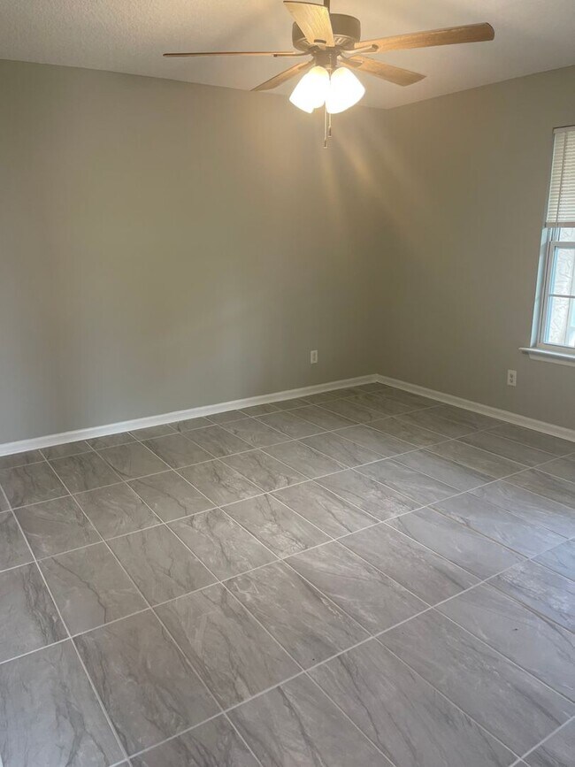 Building Photo - 267 Windridge Dr